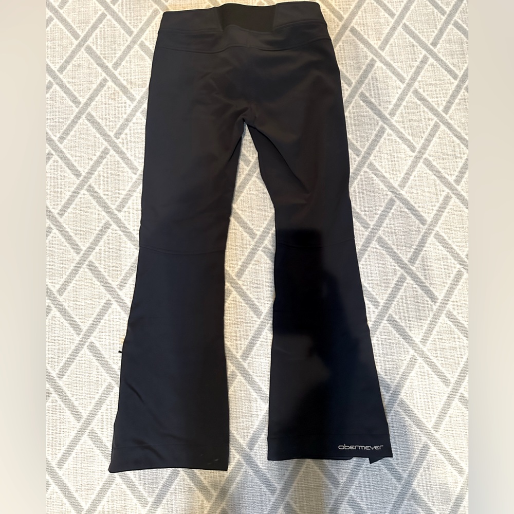 Obermeyer Women’s flare ski pants. Size 6. Color Black. Great used condition.